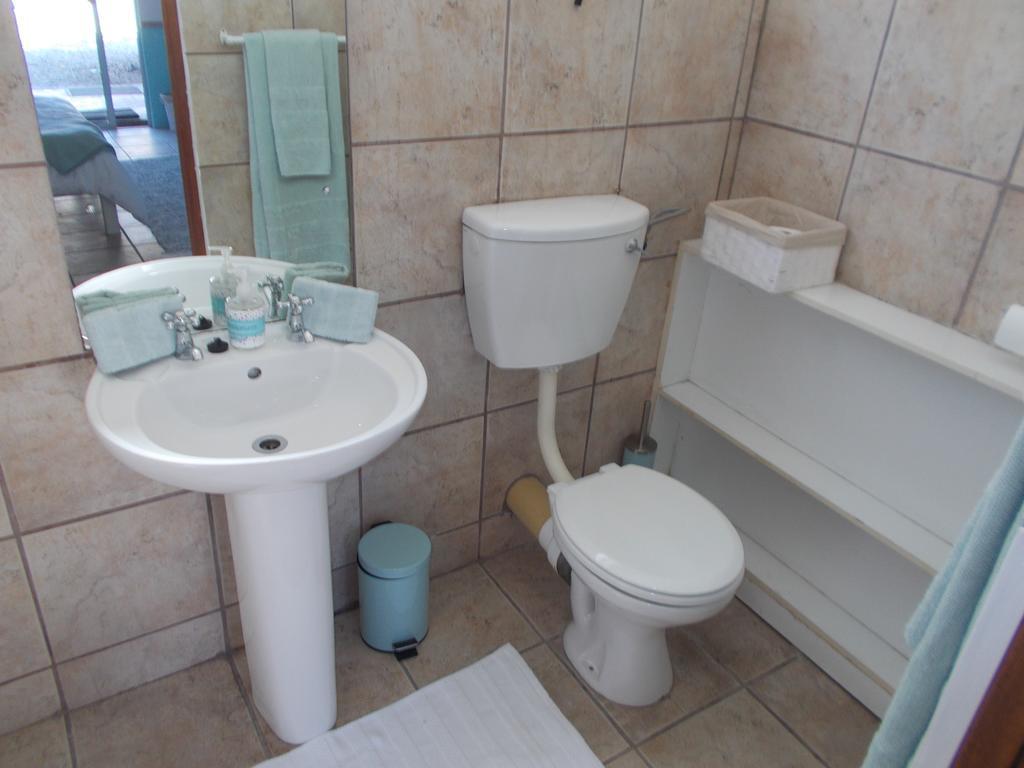 Due South Guest House Langebaan Esterno foto